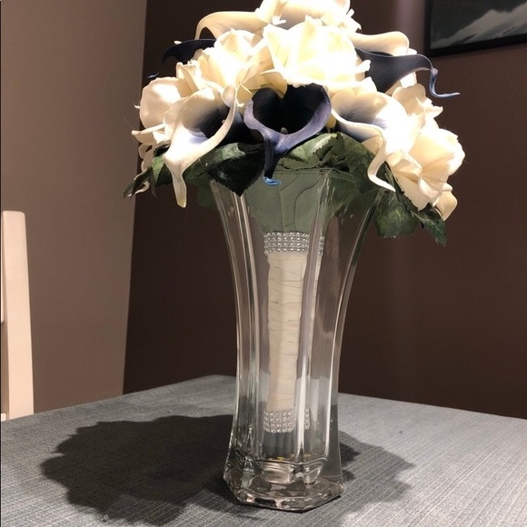 Vases - Picture 3 of 3